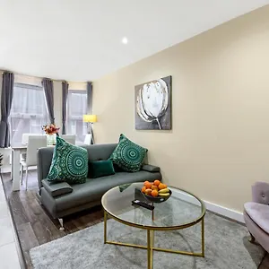 Family Friendly, Zone 2, 2 Beds, Overground London