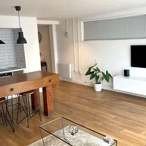 Spacious Industrial Style London