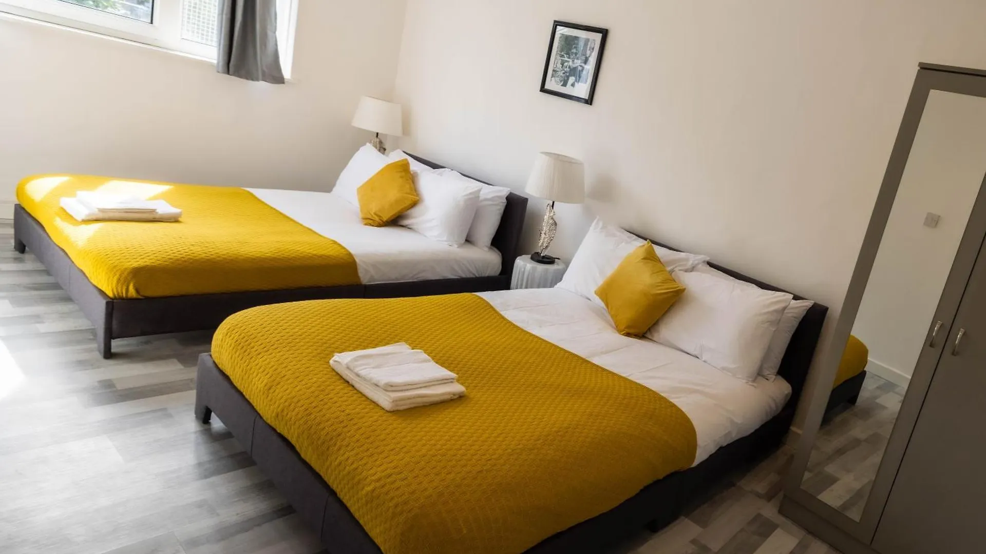 3Bed Apt -City-8Guests-Freeparking-Fastwifi London Apartment