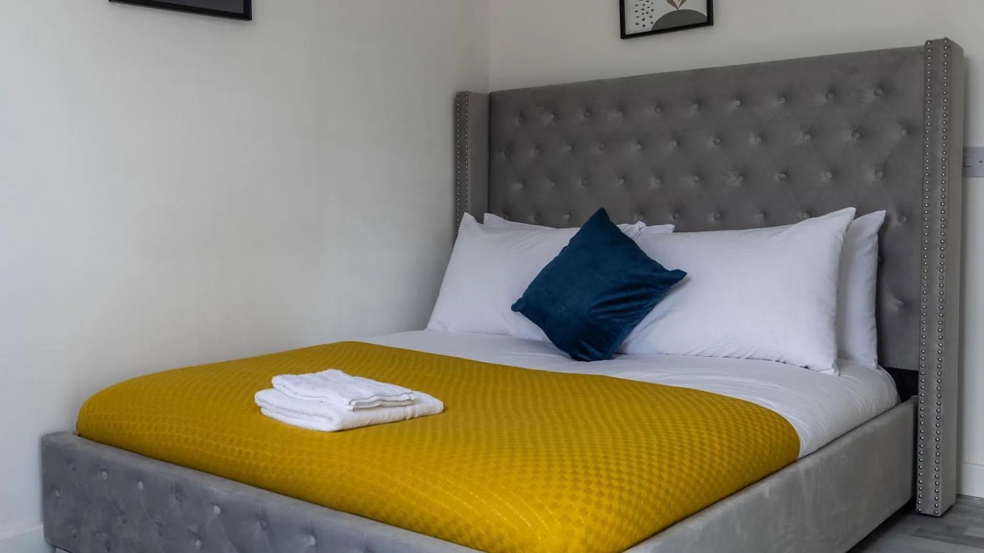 Apartment 3Bed Apt -City-8Guests-Freeparking-Fastwifi London
